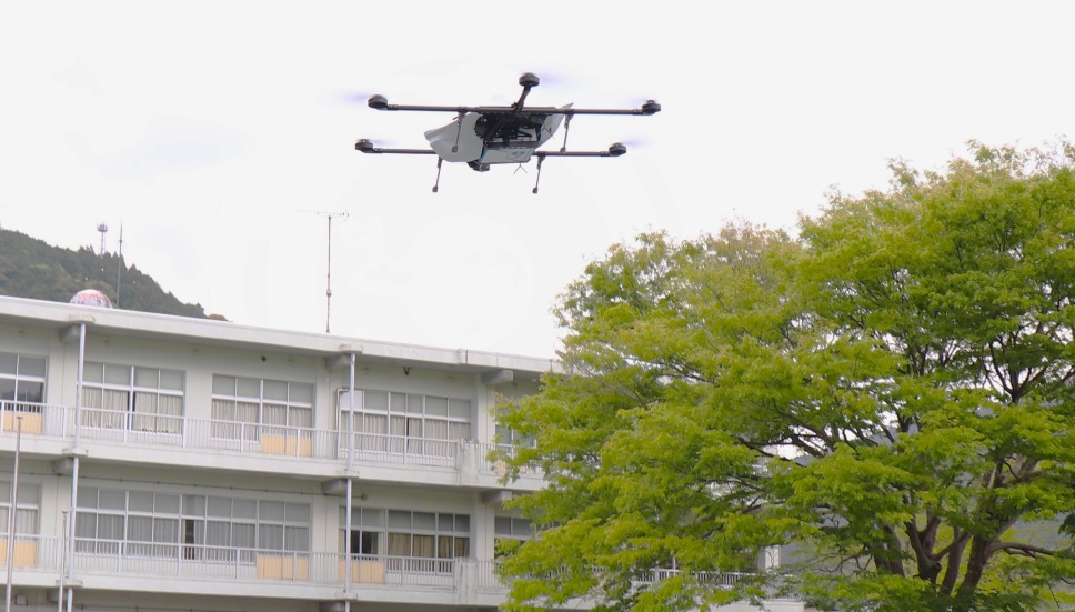 医薬品配送を終えて、NEXT DELIVERY川根本町配送拠点へ帰還する物流専用ドローンAirTruck