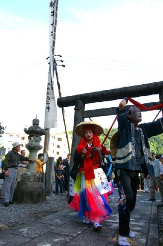 田代神楽「駒の舞」の写真2