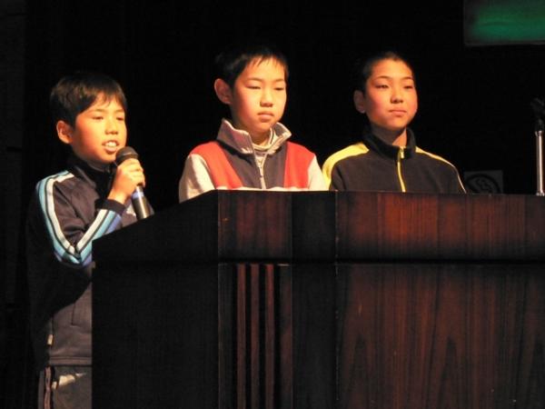 小学生県外体験学習の報告の写真