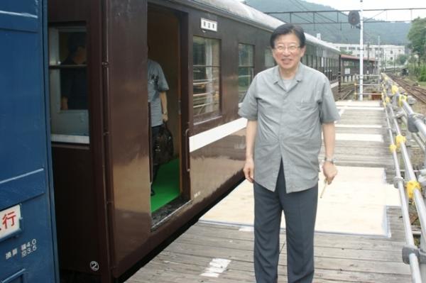 移動知事室で川勝平太静岡県知事が来町（2012年）の画像1