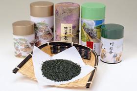 茶筒に入った川根茶の写真
