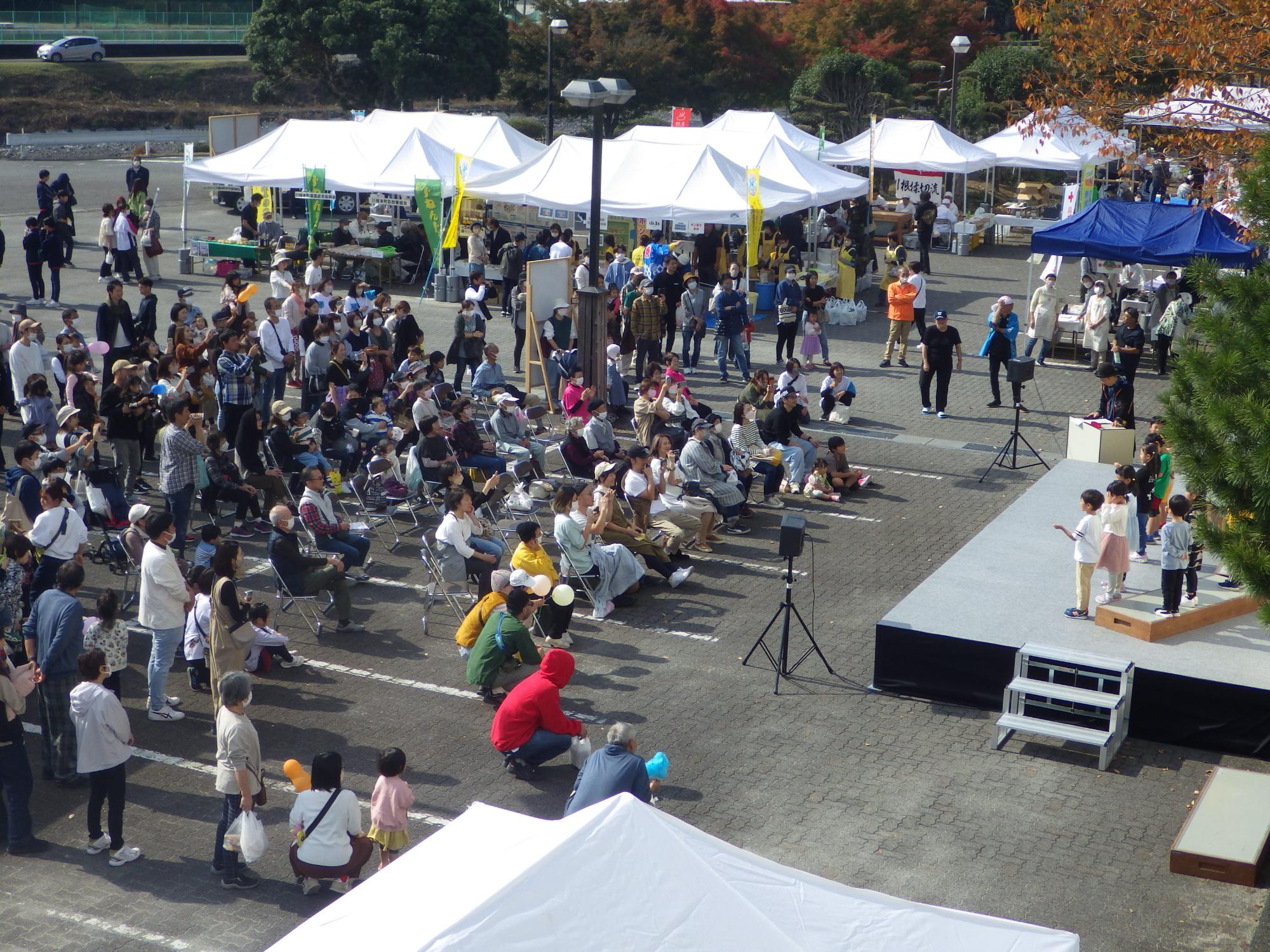 産業文化祭の様子を上から写した写真