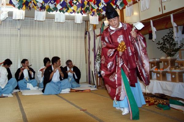 梅津神楽幣の舞の写真（2010年（平成22年）1月16日撮影）